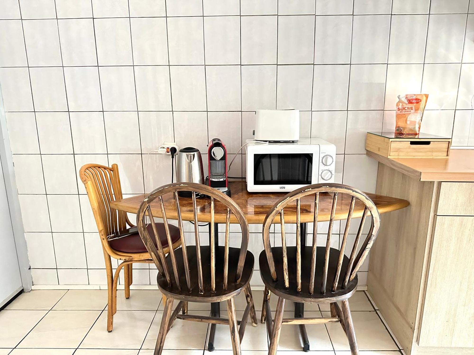 La Maison Est Situee En Face De La Gare Bondy Zewnętrze zdjęcie